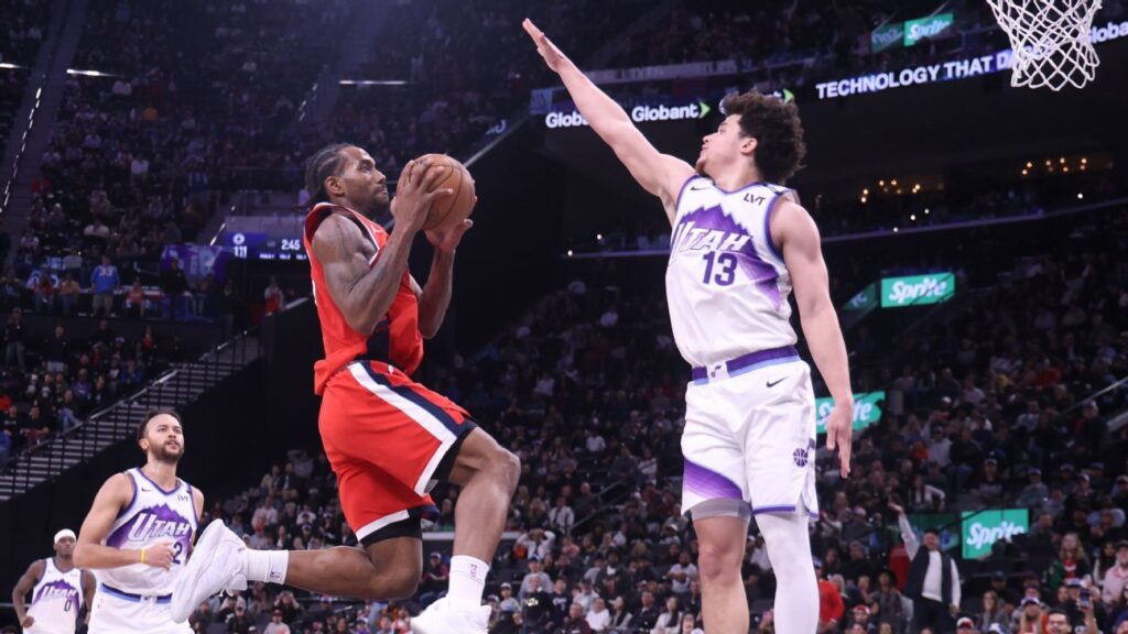 Show de Kawhi Leonard en los Clippers y cuatro triunfos visitantes en el inicio de 2026