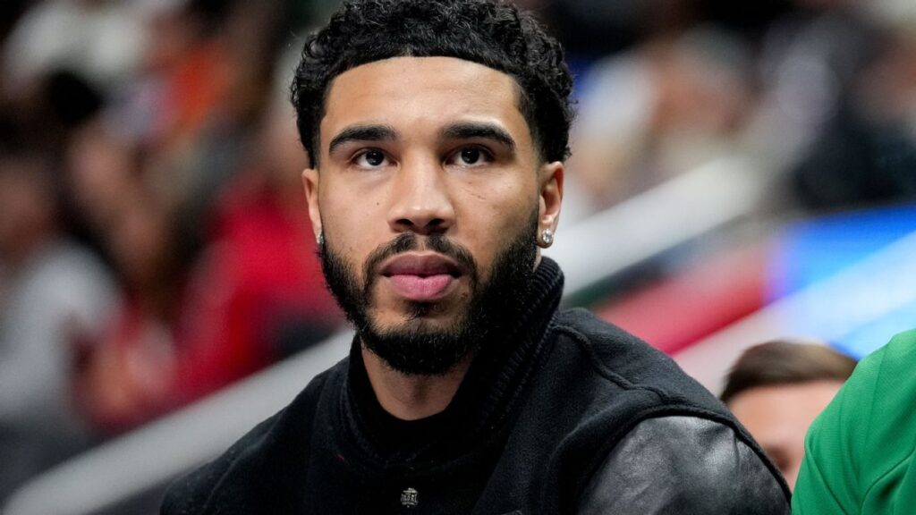 Tatum, de los Celtics, aún no decide si regresará esta temporada