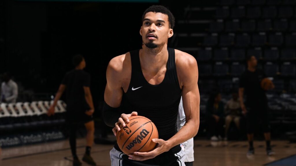 Victor Wembanyama regresa, venta desde el banquillo contra Grizzlies