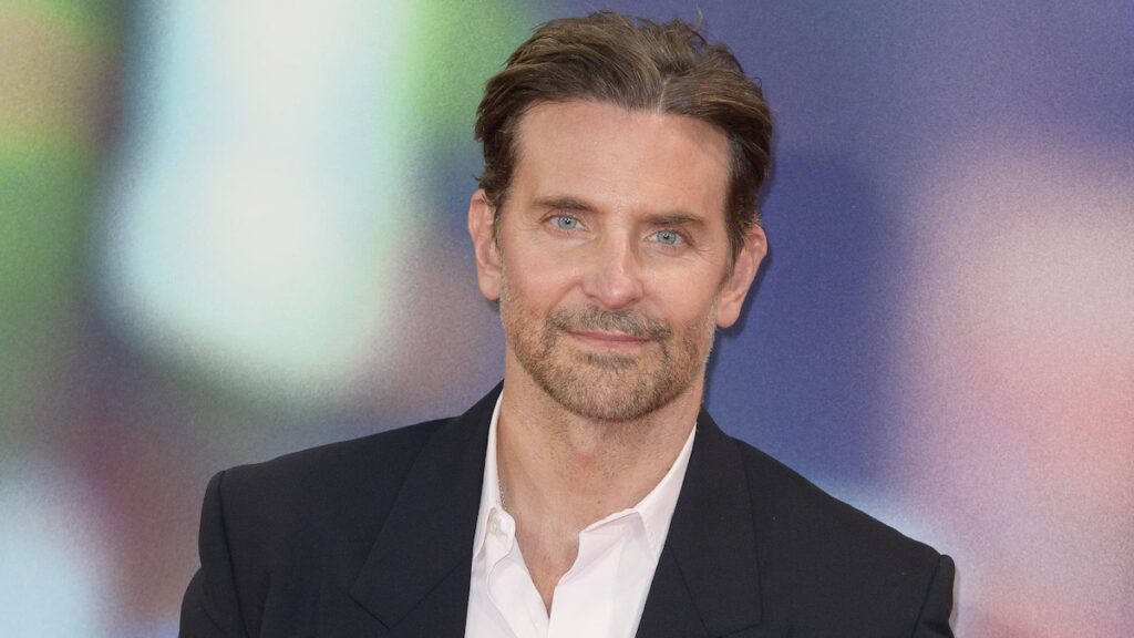 Bradley Cooper niega los rumores de cirugía plástica en SmartLess