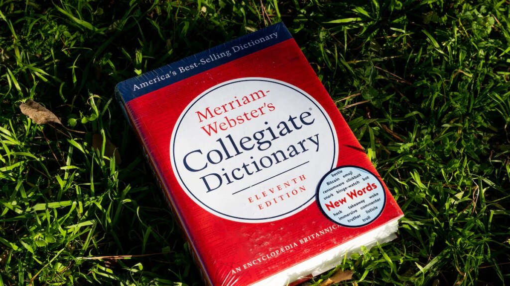 La palabra del año 2025 de Merriam-Webster advierte sobre el “descuido” de la IA