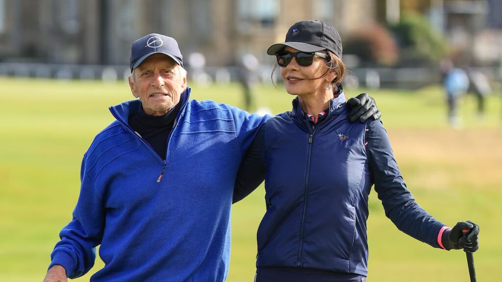 Catherine Zeta-Jones y Michael Douglas llevan a su familia a uno de los lugares más fríos y remotos del mundo