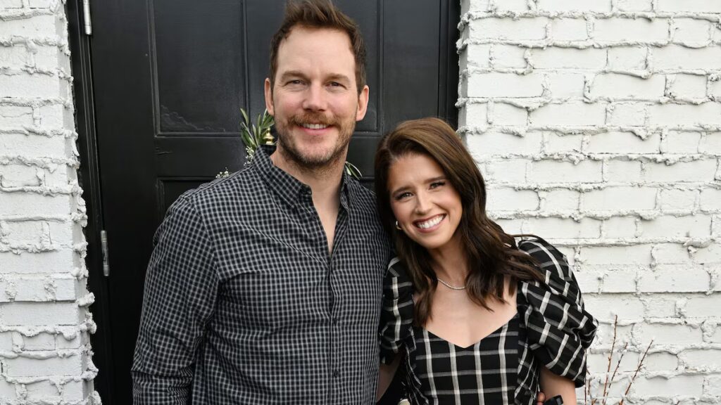 El enfoque de la vieja escuela de Katherine Schwarzenegger para mostrar amor en casa