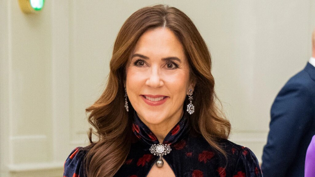 Looks azules icónicos, tiaras históricas y estilo real sostenible