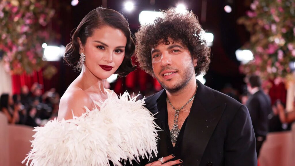 Benny Blanco defiende su higiene tras reacción viral de pies sucios, insiste en que no es culpa suya