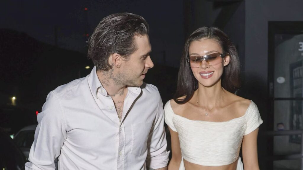 Nicola Peltz muestra abdominales tonificados durante una elegante salida con Brooklyn Beckham en medio de las tensiones familiares de Beckham