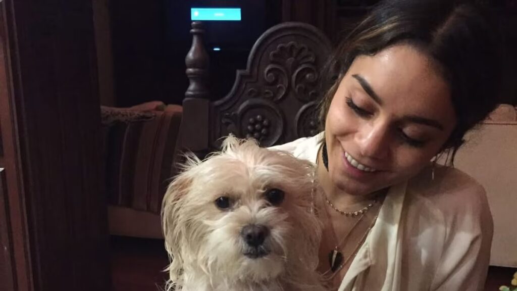 Vanessa Hudgens dice que a su perro Darla no le gustaban los hombres hasta Cole Tucker