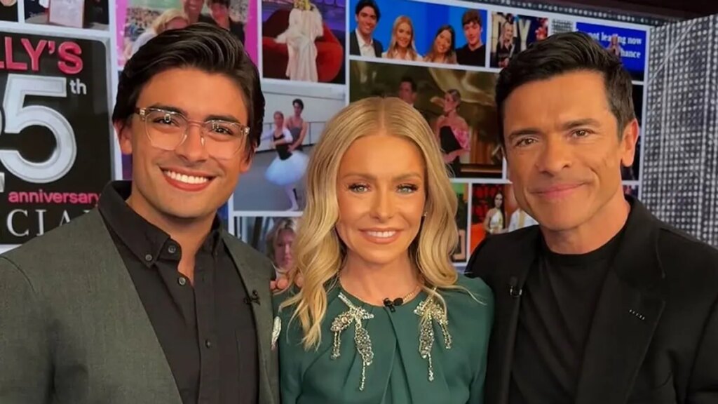 Michael Consuelos parece el mini-yo de Mark mientras celebran el hito de Kelly Ripa