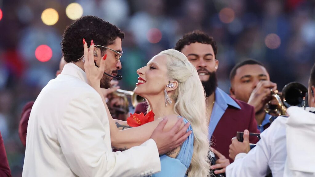 Bad Bunny, Lady Gaga y Ricky Martin ofrecen salsa sorpresa y una actuación emotiva en el espectáculo de medio tiempo del Super Bowl