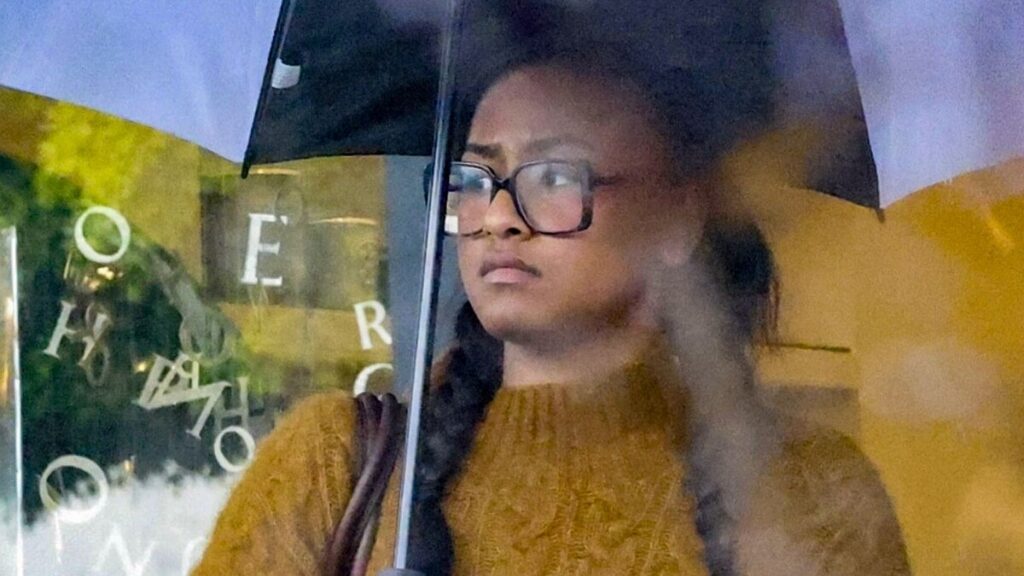 El estilo de cinturón boho de Sasha Obama es la tendencia discreta que se apodera de la moda callejera