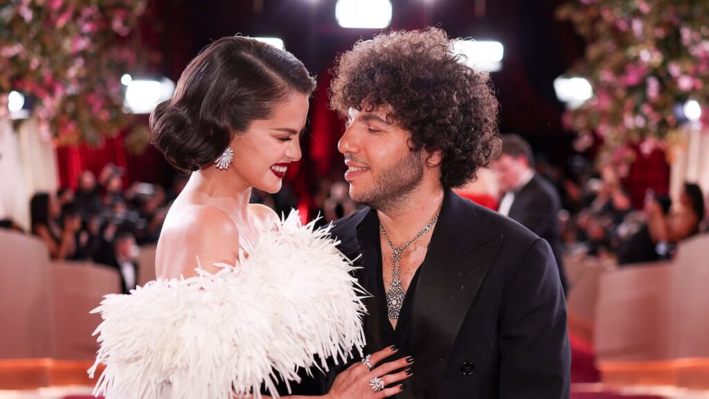 Selena Gomez demuestra que el matrimonio no ha atenuado su lado coqueto