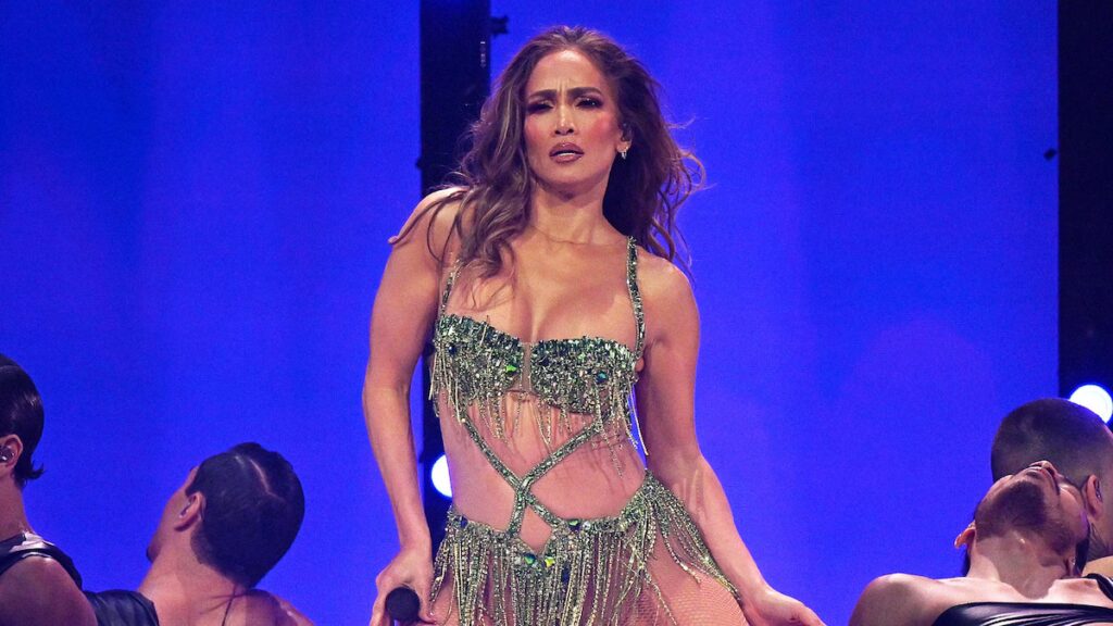 Jennifer López luce increíble figura tras intenso entrenamiento en nuevas fotos del gimnasio