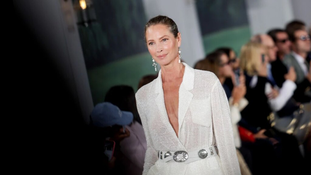 Christy Turlington, de 57 años, comparte el sencillo secreto de belleza para “envejecer bien” por el que confía