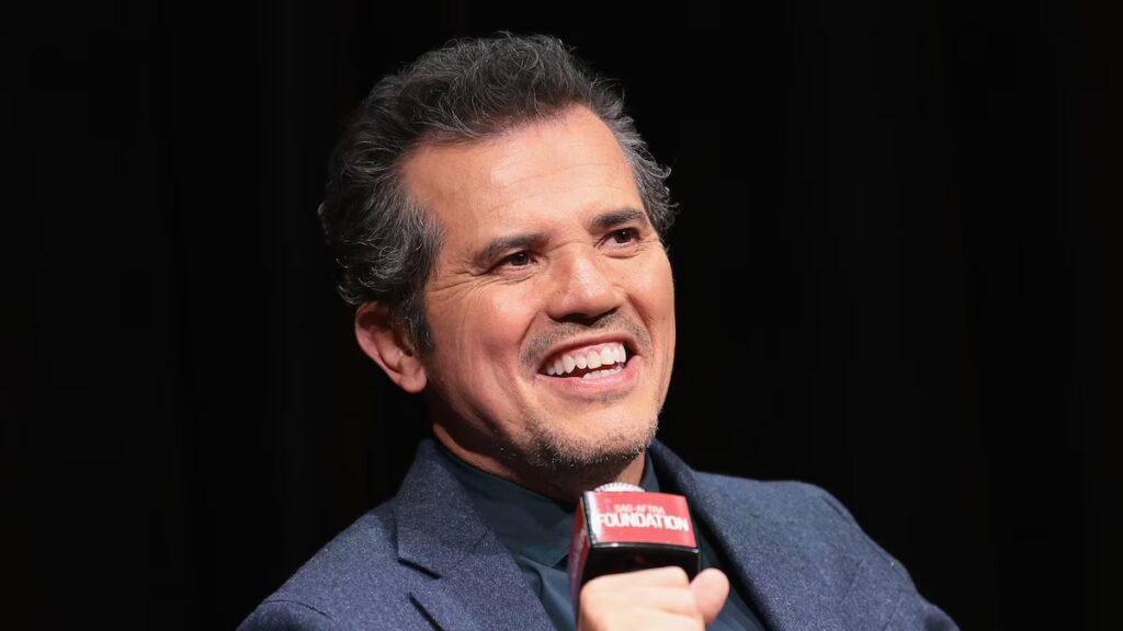 John Leguizamo se transforma en Pablo Escobar en ‘Dear Killer Nannies’