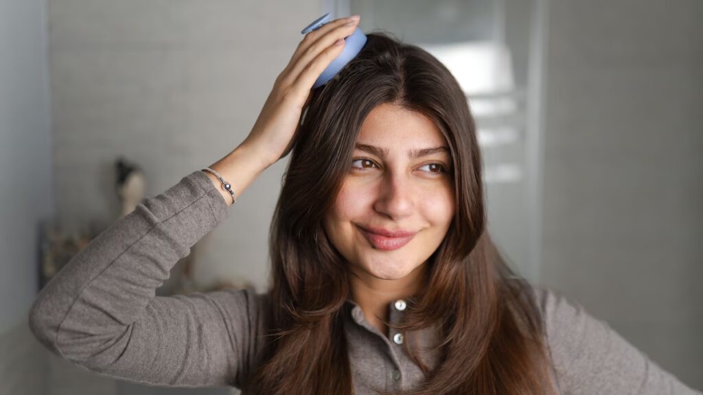 El exfoliante revolucionario que le falta a tu rutina capilar