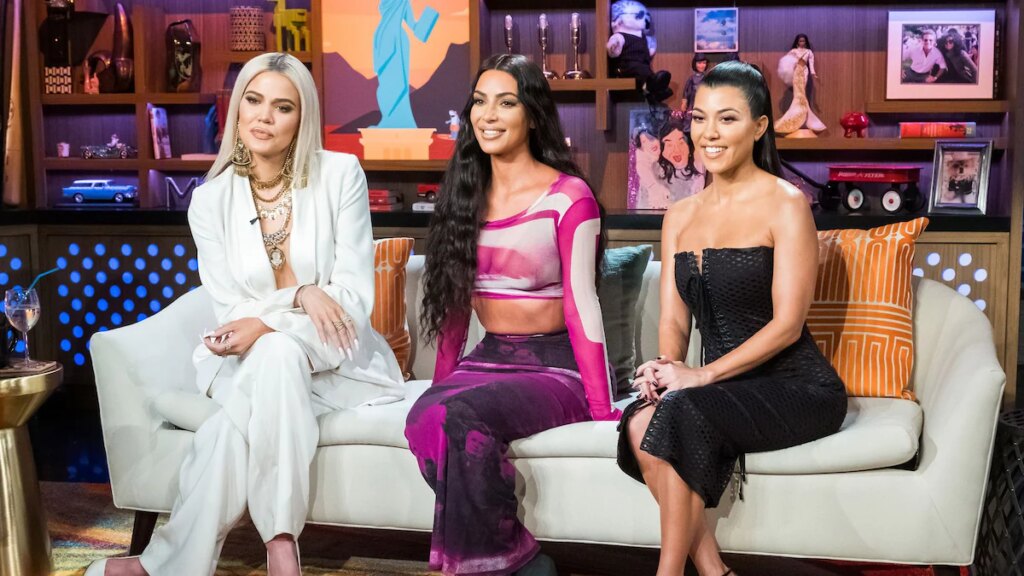 Khloé Kardashian habla de lo que ella y sus hermanas hacen cuando se deben dinero