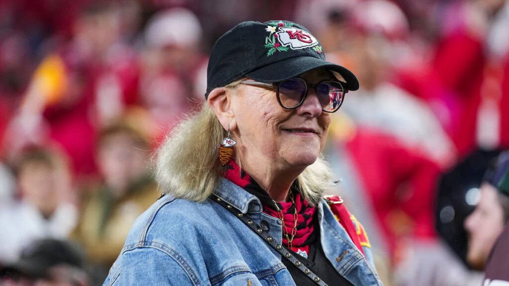 Cómo la futura suegra de Taylor Swift perdió 30 libras a los 73 años