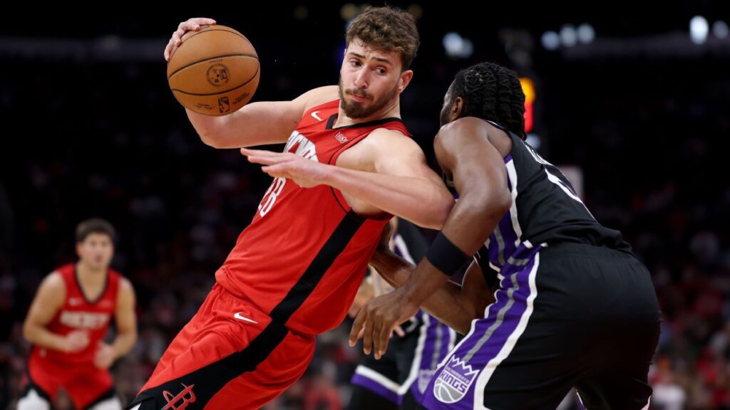 Alperen Sengun se disculpa por comentario sexista a una árbitro