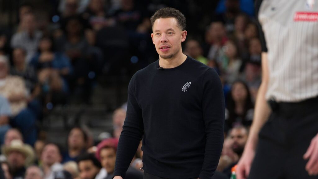 El entrenador Mitch Johnson dice que los Spurs deberían tener más All-Stars