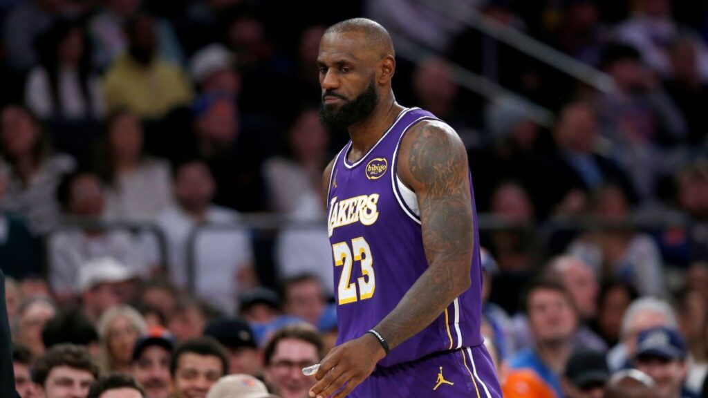 Fuentes: Se espera que LeBron James permanezca con los Lakers toda la temporada