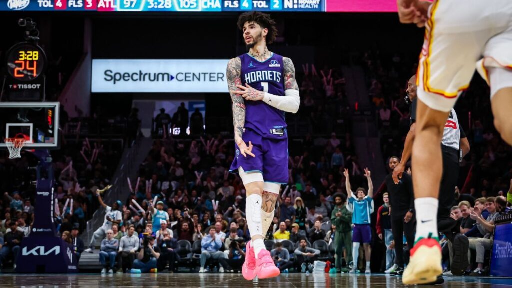 Informe: LaMelo Ball, ileso tras accidente automovilístico en Charlotte