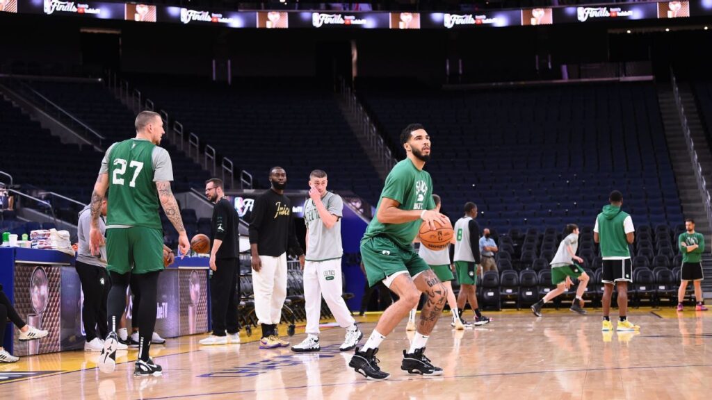 Jayson Tatum tuvo su primera práctica de 5 contra 5
