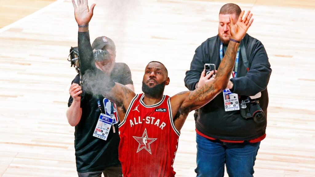 LeBron James irá como suplente al Juego de Estrellas y extenderá récord