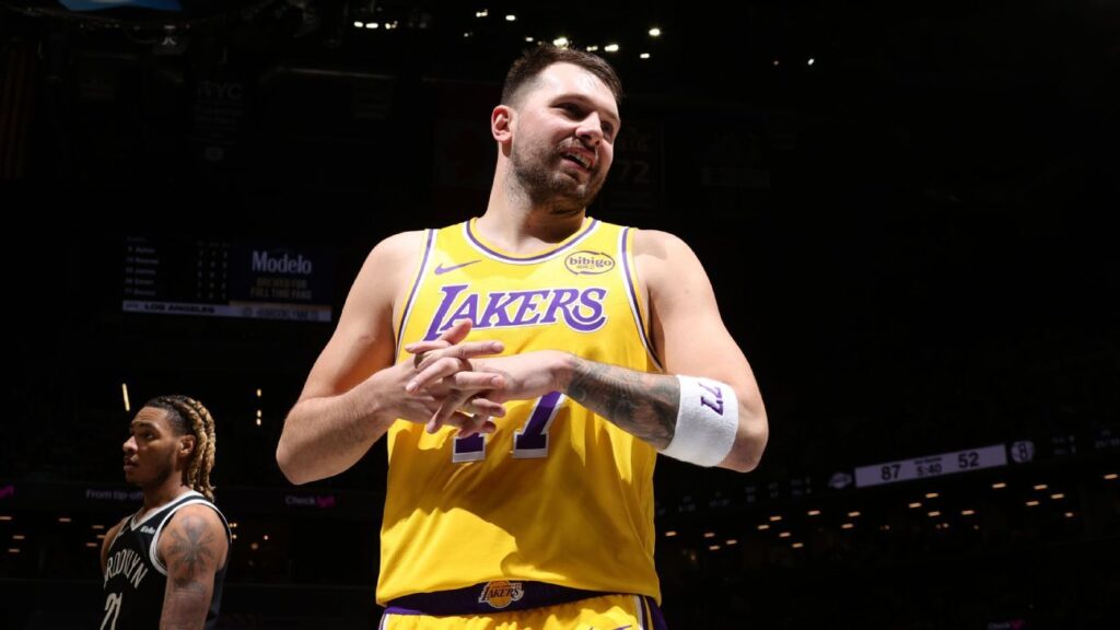 Luka Doncic, baja ante Warriors por una distensión en el isquiotibial izquierdo