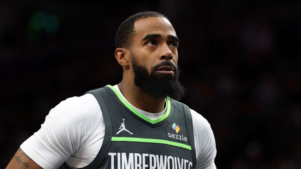 Mike Conley regresa a Wolves dos semanas después de ser traspasado