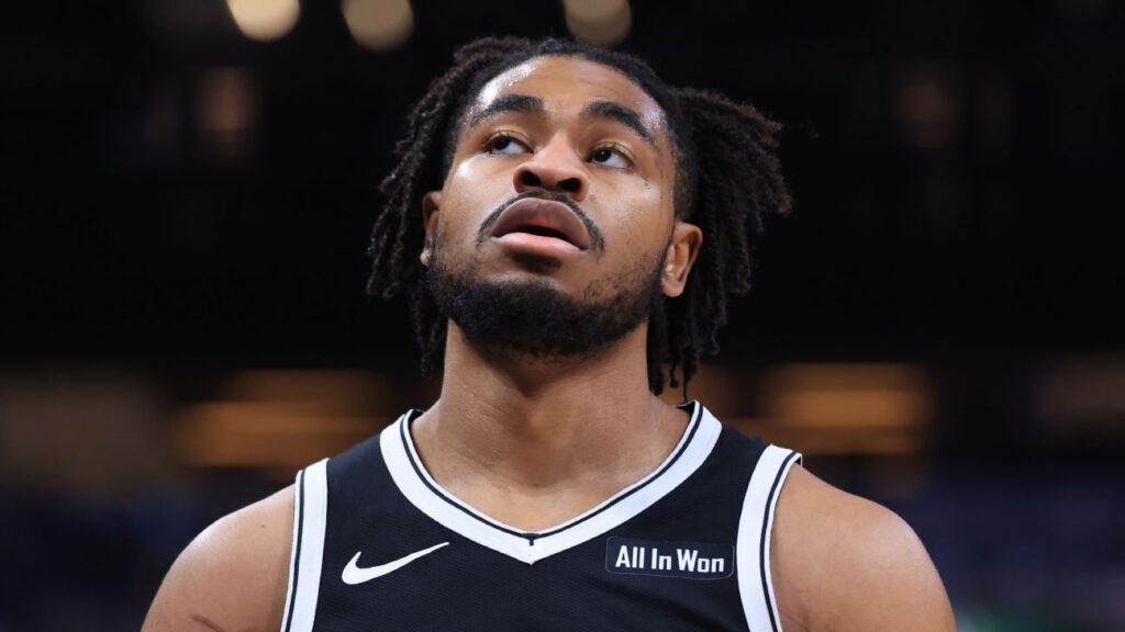 Nets rescinde contrato de Cam Thomas, es agente libre, fuentes