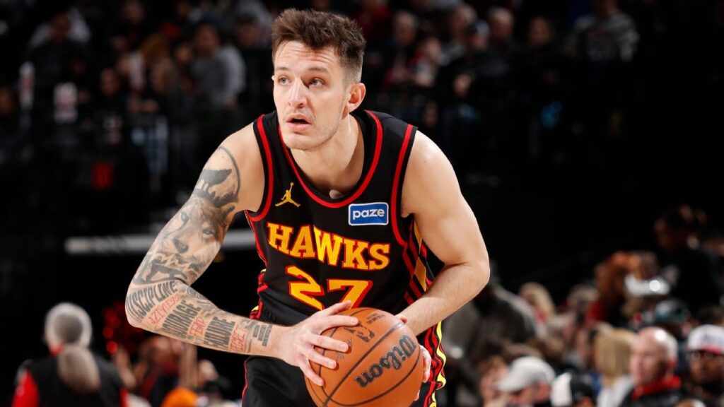 Portland adquiere a Krejci de Hawks por Reath y picks, fuentes