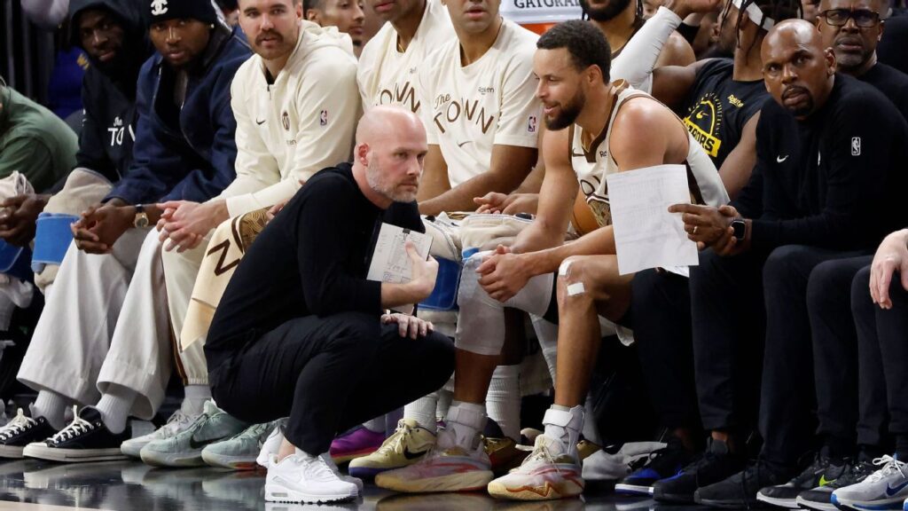 Stephen Curry (rodilla), de Warriors, no jugará contra 76ers