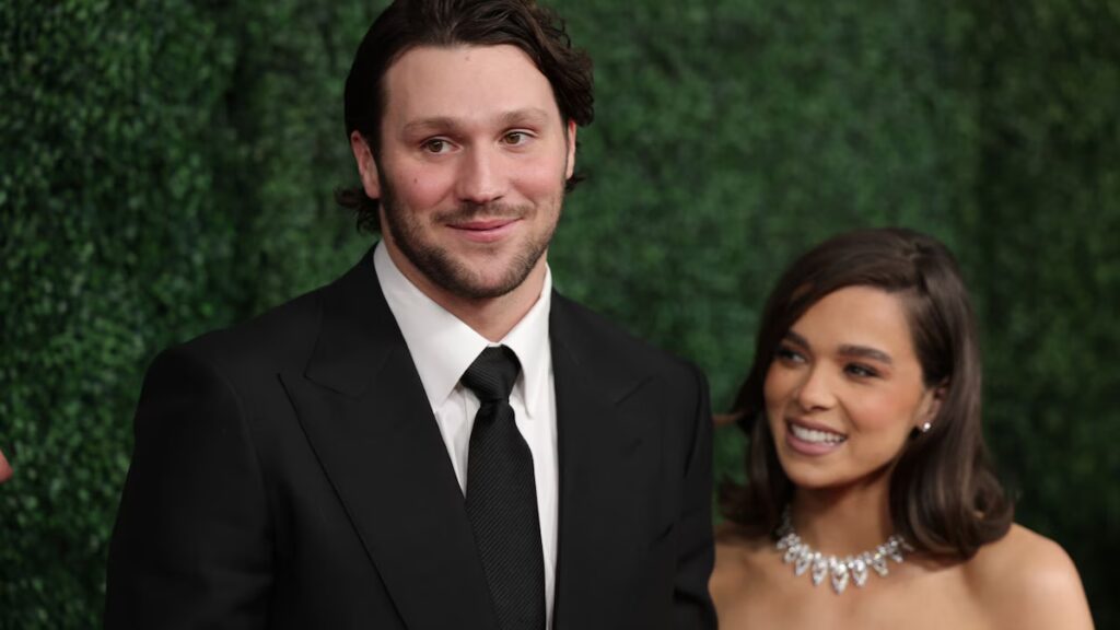 Hailee Steinfeld revela la única petición que Josh Allen tiene para el Día de San Valentín