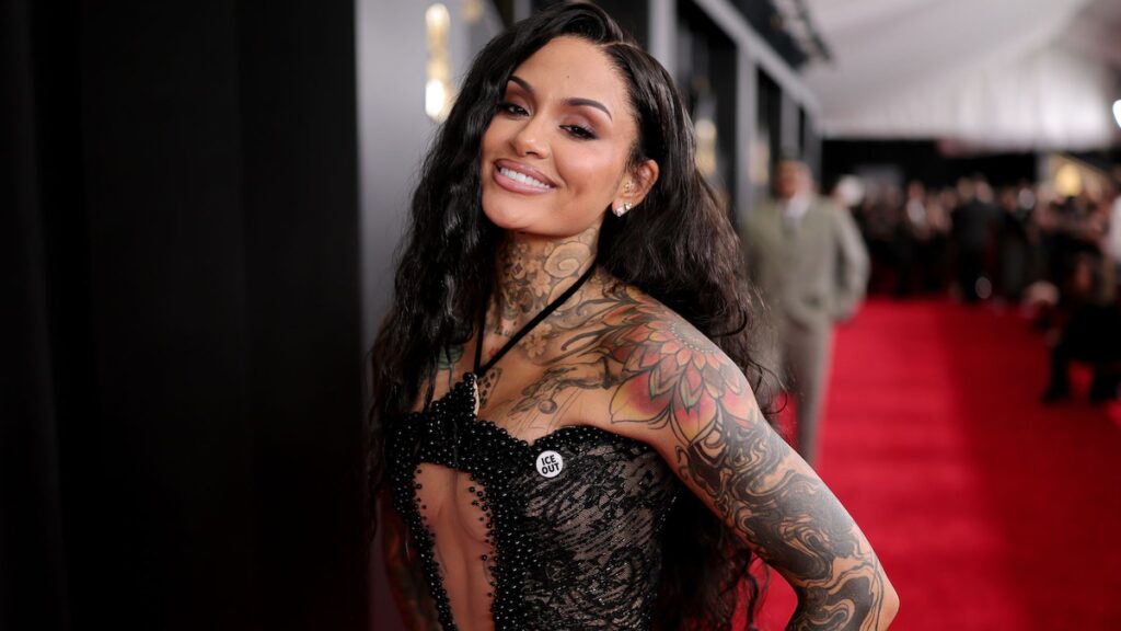 Kehlani, Lola Young, PinkPantheress y más en los mejores looks de la noche