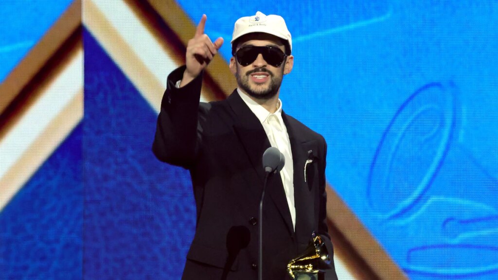 Es probable que Bad Bunny haga historia en los premios Grammy pocos días antes de la presentación del medio tiempo del Super Bowl.