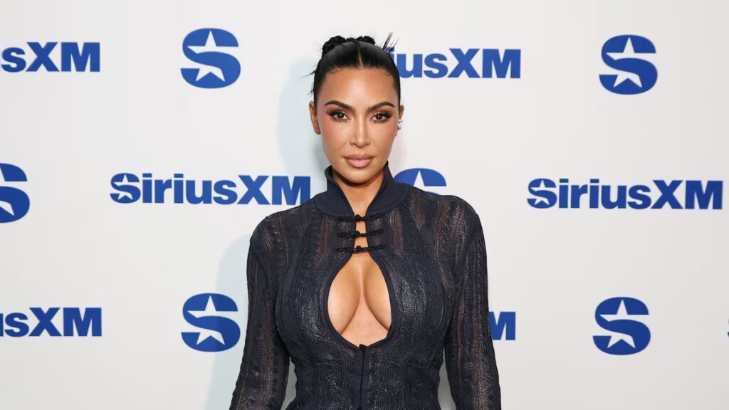 Kim Kardashian no compró el icónico abrigo Prada de Carolyn Bessette Kennedy