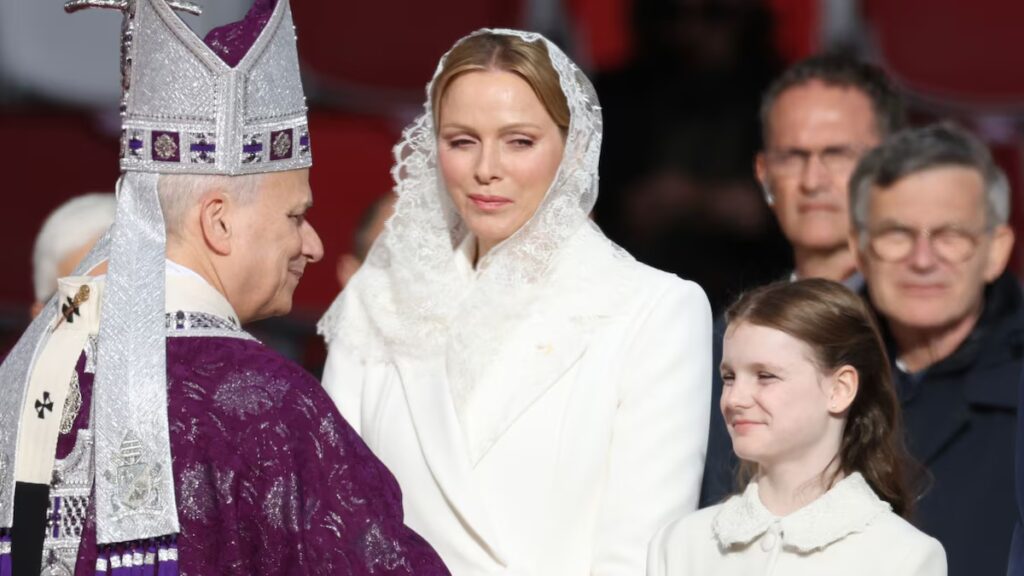 La princesa Charlene de Mónaco honra a Grace Kelly con un gesto sutil durante la histórica visita del Papa León XIV