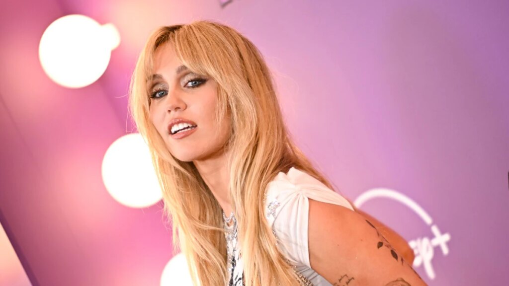 Miley Cyrus revela romance secreto con uno de los gemelos Sprouse