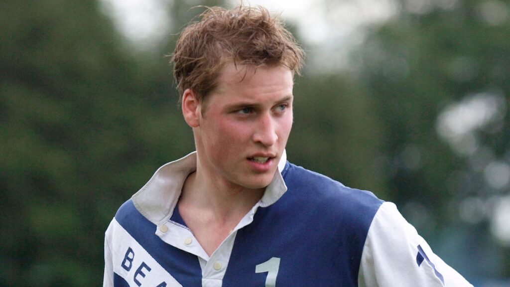 El príncipe William muestra sus ‘glúteos reales’ durante un paseo benéfico en bicicleta: ‘Está en plena forma’