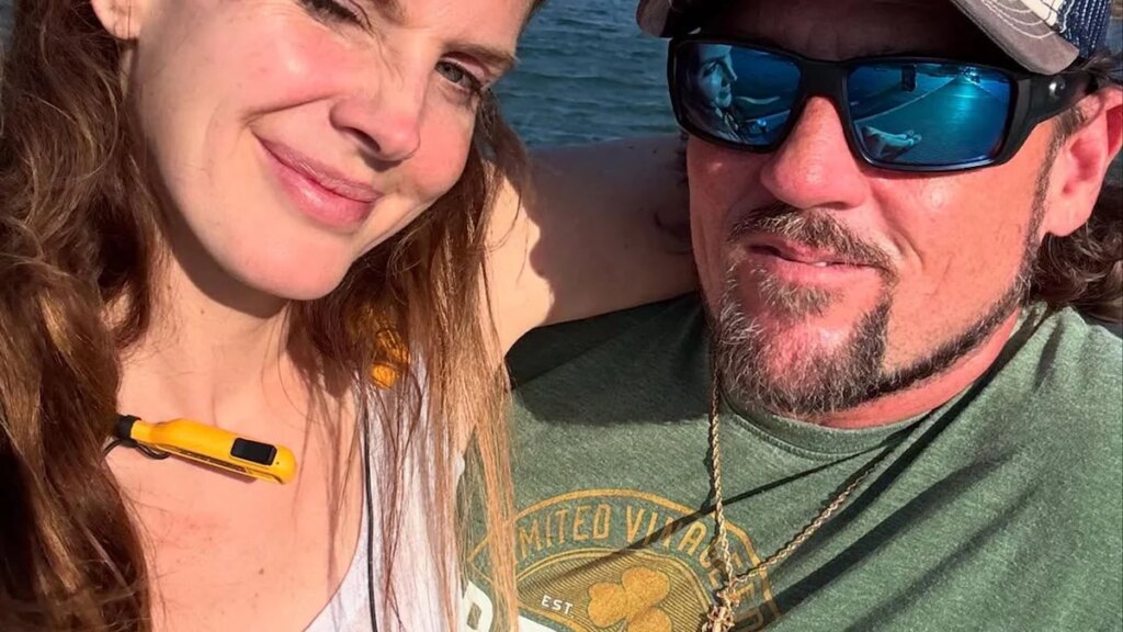 Lana Del Rey les da a los fanáticos un vistazo a la vida en Luisiana para el cumpleaños de su esposo