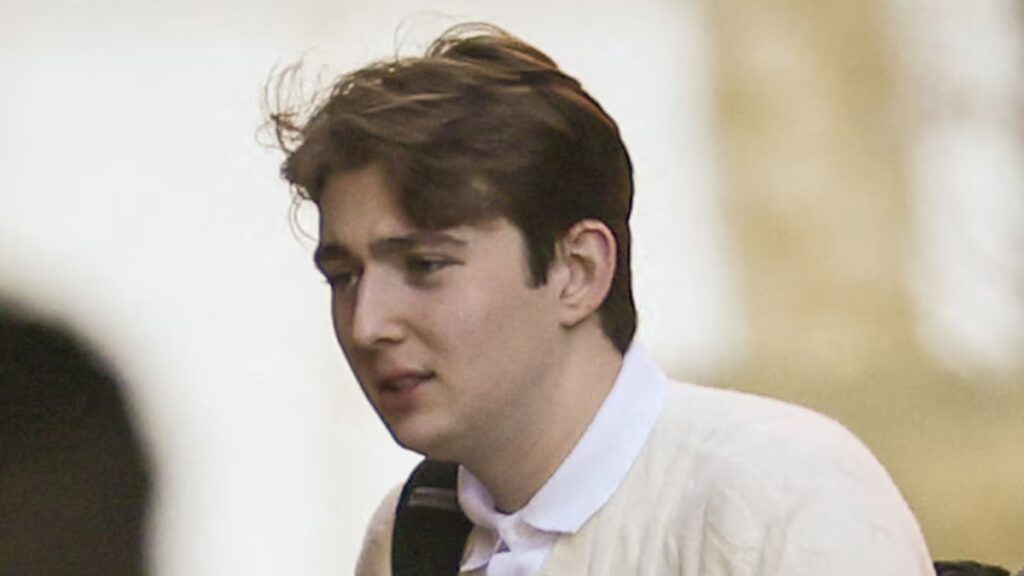 Barron Trump se parece a Donald Trump, excepto por un rasgo clave heredado de Melania