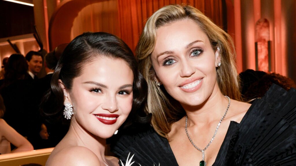 Miley Cyrus se burla del cameo de Selena Gomez en el especial de ‘Hannah Montana’