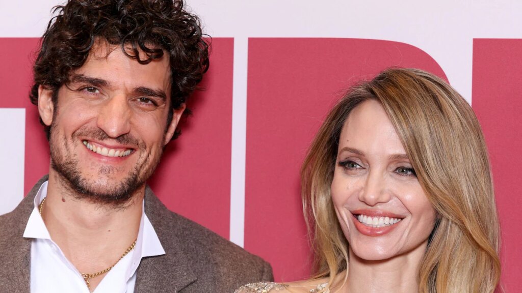 ¿Angelina Jolie y su guapo coprotagonista francés son más que amigos? lo que sabemos