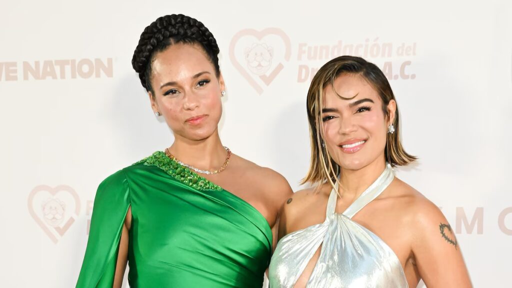 Karol G queda temblando tras cantar tema de Alicia Keys que versionó hace 16 años
