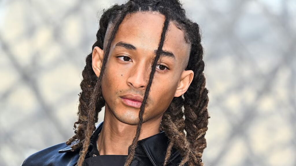 El look inspirado en Matrix de Jaden Smith tenía un accesorio inesperado que se robó el show en la Semana de la Moda de París