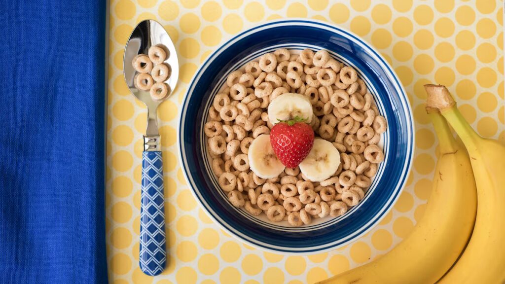 ¿Deberías comer cereal con cuchara y tenedor?
