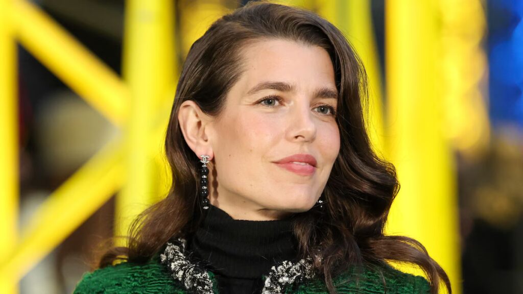 El último momento de moda de Charlotte Casiraghi revela un vínculo sorprendente con Hailey Bieber y Nicole Kidman