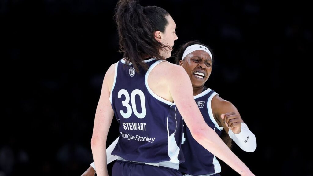 Breanna Stewart anota 32 puntos y las Mist ganan el título Unrivaled