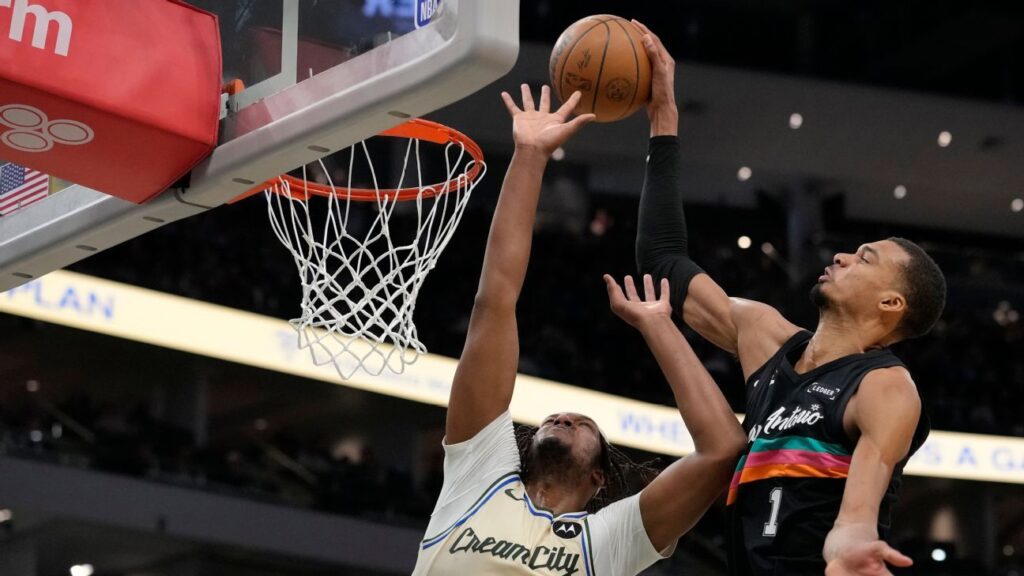 Los Spurs presionan al Thunder y los Sixers se meten en la pelea por los playoffs de la NBA