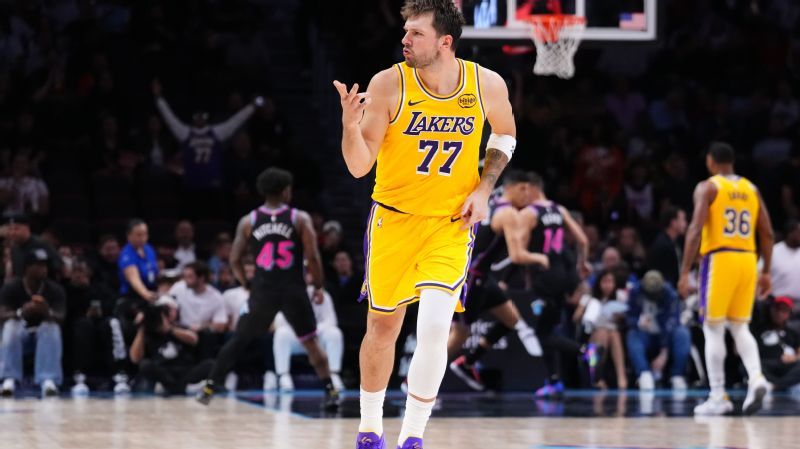 Luka Doncic anota 60 puntos contra el Heat, Lakers enrachados